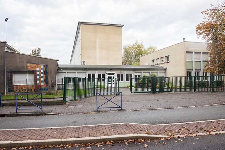 Lycée Raoul Follereau : entrée principale rue Louis Marchal. © Mary Ruffinoni / Région Bourgogne-Franche-Comté, Inventaire du patrimoine - 2013