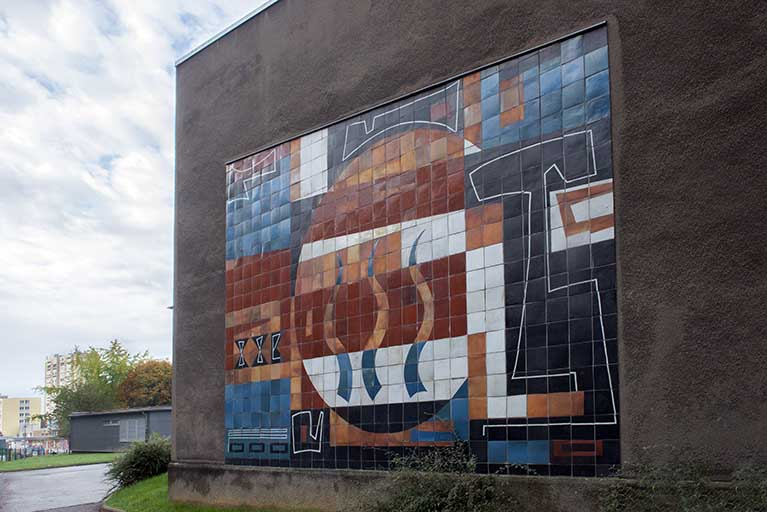 Oeuvre de Bizette sur le mur de la salle Follereau. © Mary Ruffinoni / Région Bourgogne-Franche-Comté, Inventaire du patrimoine - 2013