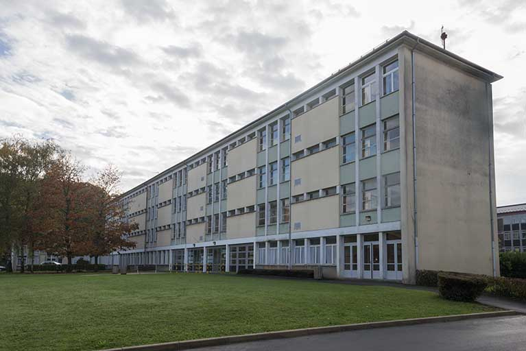 Angle nord-ouest et façade nord de l'externat du pôle tertiaire. © Mary Ruffinoni / Région Bourgogne-Franche-Comté, Inventaire du patrimoine - 2013