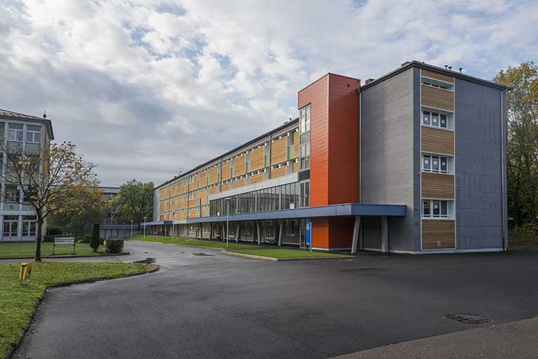 Angle nord-est et façade est de l'externat et internat de filles. © Mary Ruffinoni / Région Bourgogne-Franche-Comté, Inventaire du patrimoine - 2013
