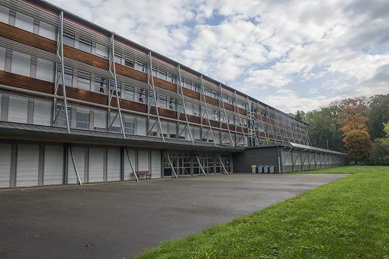 Façade sud de l'externat de cours généraux et du pôle sanitaire. © Mary Ruffinoni / Région Bourgogne-Franche-Comté, Inventaire du patrimoine - 2013