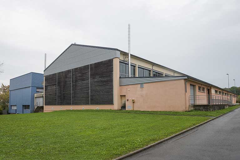 Angles sud-ouest du gymase et de l'atelier de logisitique. © Mary Ruffinoni / Région Bourgogne-Franche-Comté, Inventaire du patrimoine - 2013