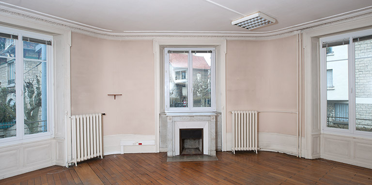 Bâtiment de l'administration, 1er étage : ancien salon puis salle de réunion. © Jérôme Mongreville / Région Bourgogne-Franche-Comté, Inventaire du patrimoine - 2014 Bâtiment de l'administration, 1er étage : ancien salon puis salle de réunion. © Jérôme Mongreville / Région Bourgogne-Franche-Comté, Inventaire du patrimoine - 2014