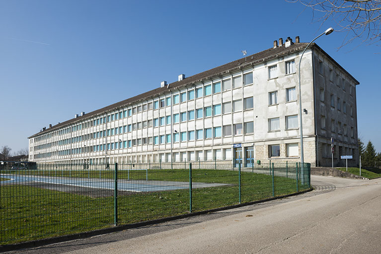 Vue de trois-quart sud-est de l'internat de filles. © Mary Ruffinoni / Région Bourgogne-Franche-Comté, Inventaire du patrimoine - 2014