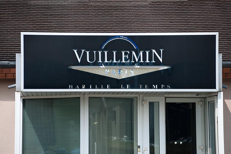 Enseigne, début 2014 (avant la transformation en funérarium). © Jérôme Mongreville / Région Bourgogne-Franche-Comté, Inventaire du patrimoine - 2014