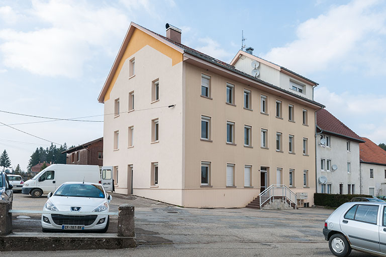 Vue d'ensemble, de trois quarts gauche. © Jérôme Mongreville / Région Bourgogne-Franche-Comté, Inventaire du patrimoine - 2014