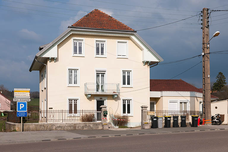 Vue d'ensemble, depuis l'ouest (façade antérieure). © Jérôme Mongreville / Région Bourgogne-Franche-Comté, Inventaire du patrimoine - 2014