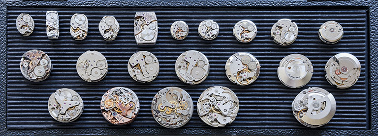 Mouvements de montre mécanique en différents calibres. © Jérôme Mongreville / Région Bourgogne-Franche-Comté, Inventaire du patrimoine - 2014