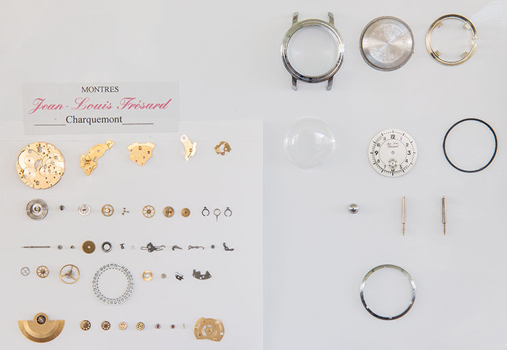 Pièces constitutives d'une montre mécanique. © Jérôme Mongreville / Région Bourgogne-Franche-Comté, Inventaire du patrimoine - 2014