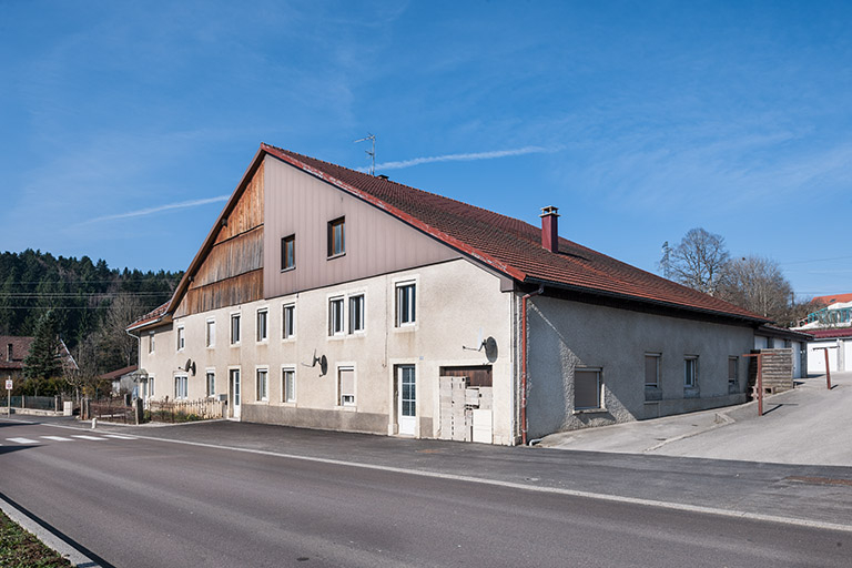 Ferme : façade antérieure, de trois quarts droite. © Jérôme Mongreville / Région Bourgogne-Franche-Comté, Inventaire du patrimoine - 2014