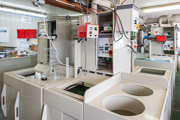 Usine : atelier de galvanoplastie. © Jérôme Mongreville / Région Bourgogne-Franche-Comté, Inventaire du patrimoine - 2014