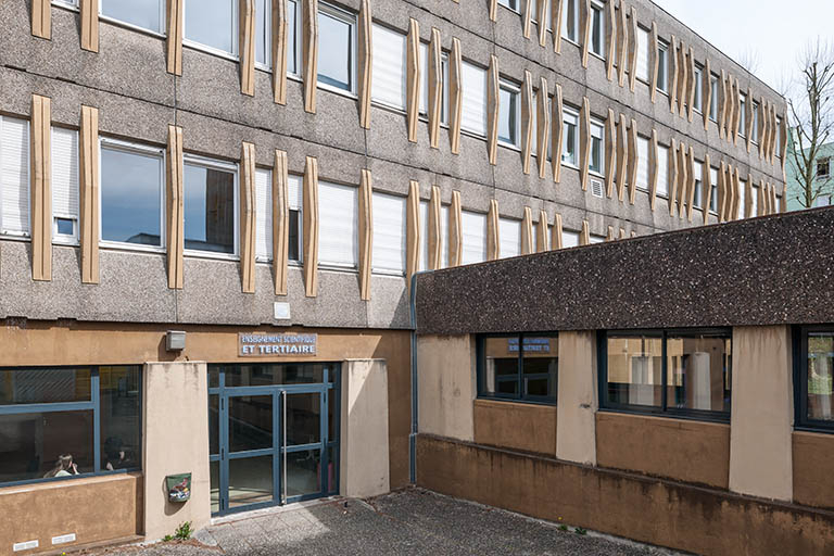 Façade sud-ouest et entrée sur cour de l'externat nord-est. © Jérôme Mongreville / Région Bourgogne-Franche-Comté, Inventaire du patrimoine - 2014