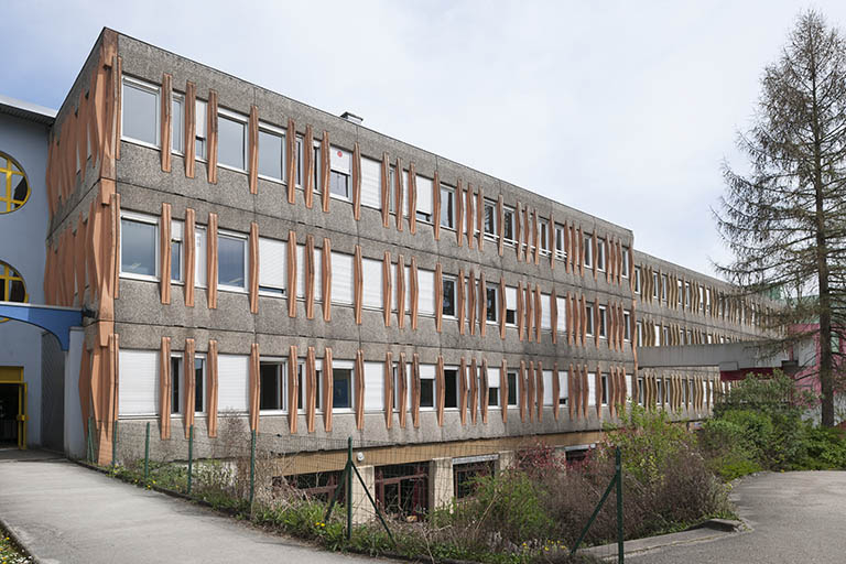 Angle nord-ouest de la façade antérieure sud-ouest sur cours de l'externat nord-est. © Jérôme Mongreville / Région Bourgogne-Franche-Comté, Inventaire du patrimoine - 2014
