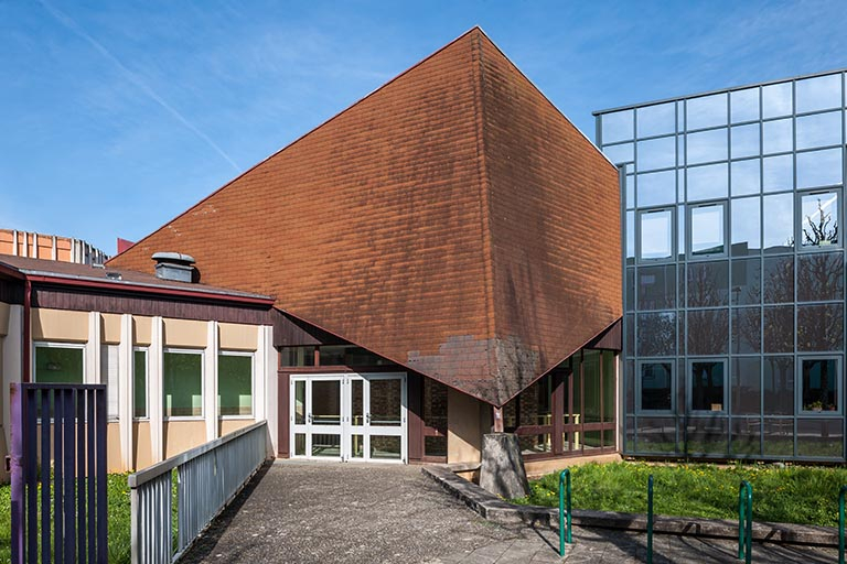 Détail de toiture du bâtiment de l'administration et centre de documentation et d'information (cdi). © Jérôme Mongreville / Région Bourgogne-Franche-Comté, Inventaire du patrimoine - 2014