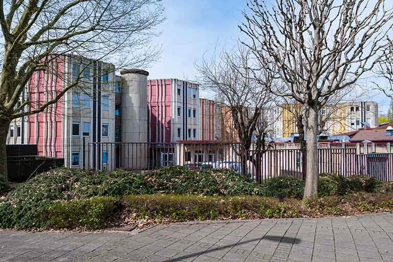 Les internats et la cantine, vus de l'extérieur, au sud. © Jérôme Mongreville / Région Bourgogne-Franche-Comté, Inventaire du patrimoine - 2014