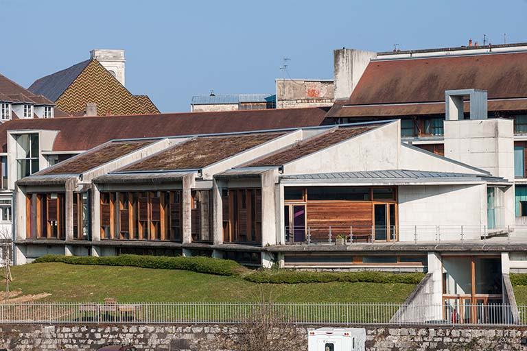 Vue rapprochée du restaurant d'application vu du sud-ouest.  © Jérôme Mongreville / Région Bourgogne-Franche-Comté, Inventaire du patrimoine - 2014