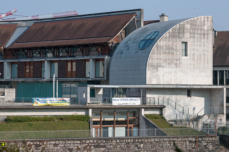 Façade ouest de l'internat de filles et angle nord-ouest de l'hôtel d'application. © Jérôme Mongreville / Région Bourgogne-Franche-Comté, Inventaire du patrimoine - 2014