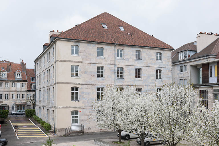 Angle sud-ouest du pavillon des officiers ouest. © Jérôme Mongreville / Région Bourgogne-Franche-Comté, Inventaire du patrimoine - 2014