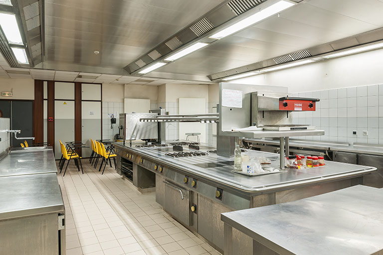 Cuisine du restaurant d'application.  © Jérôme Mongreville / Région Bourgogne-Franche-Comté, Inventaire du patrimoine - 2014