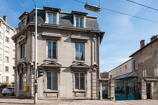 Bâtiment de l'administration : façade sur l'avenue Denfert-Rochereau. © Jérôme Mongreville / Région Bourgogne-Franche-Comté, Inventaire du patrimoine - 2014 Bâtiment de l'administration : façade sur l'avenue Denfert-Rochereau. © Jérôme Mongreville / Région Bourgogne-Franche-Comté, Inventaire du patrimoine - 2014