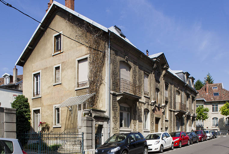 Bâtiment de l'administration : façade antérieure (rue Delavelle), de trois quarts gauche. © Sonia Dourlot / Région Bourgogne-Franche-Comté, Inventaire du patrimoine - 2014 Bâtiment de l'administration : façade antérieure (rue Delavelle), de trois quarts gauche. © Sonia Dourlot / Région Bourgogne-Franche-Comté, Inventaire du patrimoine - 2014