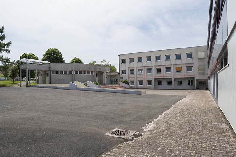 La cour vue du nord-est. © Mary Ruffinoni / Région Bourgogne-Franche-Comté, Inventaire du patrimoine - 2014