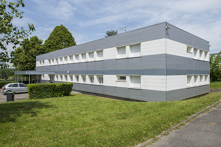 Angle sud-ouest, façade antérieure ouest d'entrée, pignon sud de l'administration. © Mary Ruffinoni / Région Bourgogne-Franche-Comté, Inventaire du patrimoine - 2014