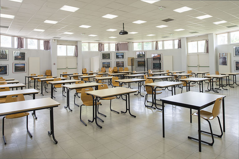 Dans la salle polyvalente. © Mary Ruffinoni / Région Bourgogne-Franche-Comté, Inventaire du patrimoine - 2014