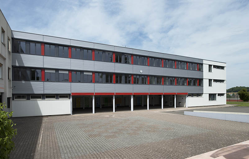 La cour, l'externat nord et le préau. © Mary Ruffinoni / Région Bourgogne-Franche-Comté, Inventaire du patrimoine - 2014