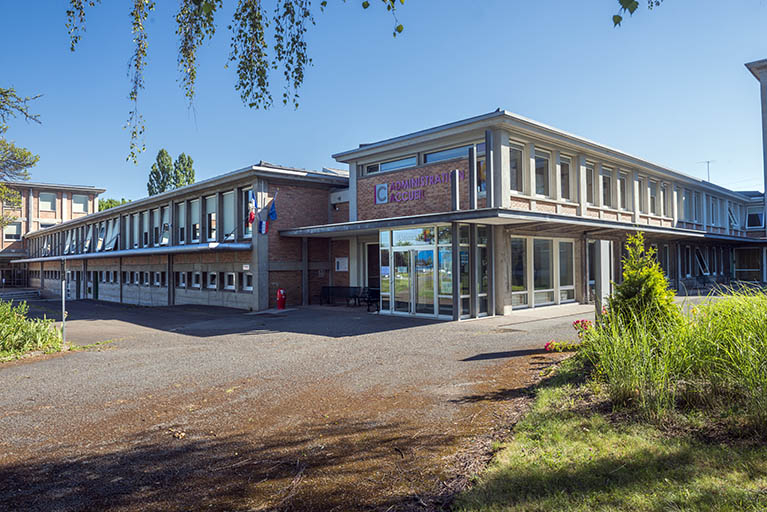 Façade ouest des bâtiments des ateliers et de l'administration, angle sud et façade sud. (ex-Léger) © Mary Ruffinoni / Région Bourgogne-Franche-Comté, Inventaire du patrimoine - 2014