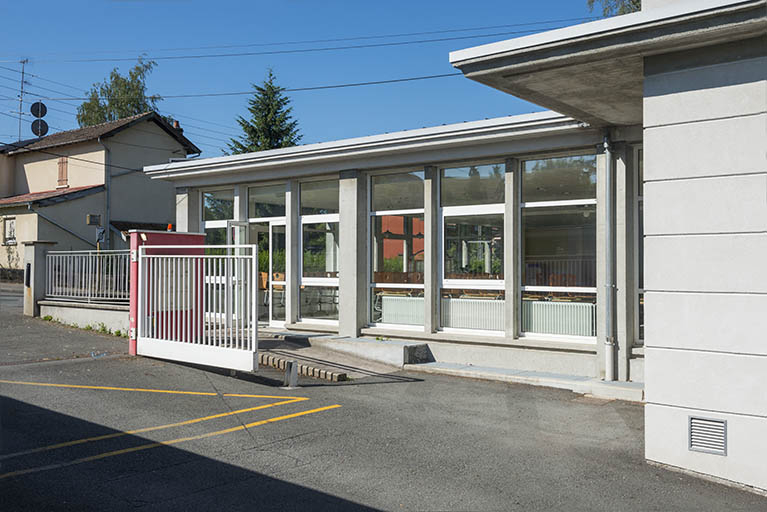 Façade est du bâtiment d'internat, logement, restauration à l'entrée 45 rue des cantons. © Mary Ruffinoni / Région Bourgogne-Franche-Comté, Inventaire du patrimoine - 2014