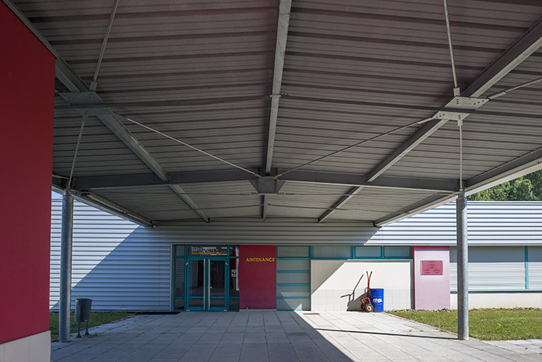 Sous la passerelle entre les ateliers de maintenance et de plasturgie. (ex-Léger) © Mary Ruffinoni / Région Bourgogne-Franche-Comté, Inventaire du patrimoine - 2014