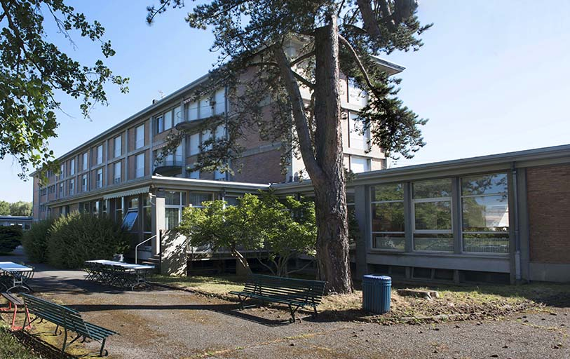 Détail de l'aile sud du bâtiment restauration et salles à manger en rez-de-chaussée. (ex-Léger) © Mary Ruffinoni / Région Bourgogne-Franche-Comté, Inventaire du patrimoine - 2014