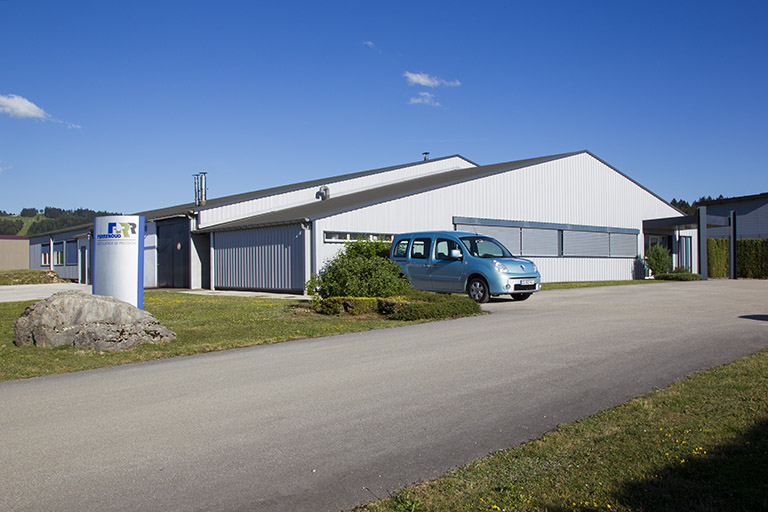 Une usine de 1996 : usine de décolletage des Ets Perrenoud (rue Pierre Mendès-France). © Sonia Dourlot / Région Bourgogne-Franche-Comté, Inventaire du patrimoine - 2014 Une usine de 1996 : usine de décolletage des Ets Perrenoud (rue Pierre Mendès-France). © Sonia Dourlot / Région Bourgogne-Franche-Comté, Inventaire du patrimoine - 2014