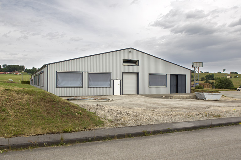 Façade postérieure. © Sonia Dourlot / Région Bourgogne-Franche-Comté, Inventaire du patrimoine - 2014 Façade postérieure. © Sonia Dourlot / Région Bourgogne-Franche-Comté, Inventaire du patrimoine - 2014