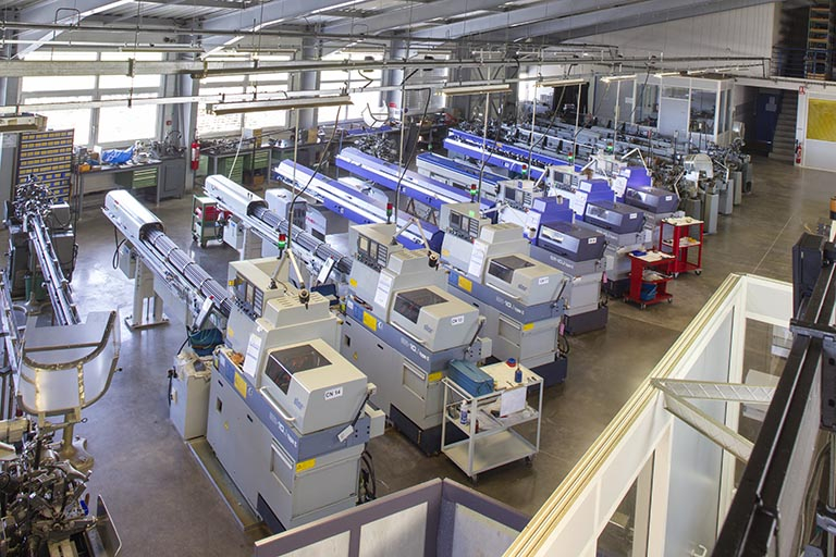 Machines à décolleter à commande numérique : usine de décolletage des Ets Perrenoud (rue Pierre Mendès-France). © Sonia Dourlot / Région Bourgogne-Franche-Comté, Inventaire du patrimoine - 2014 Machines à décolleter à commande numérique : usine de décolletage des Ets Perrenoud (rue Pierre Mendès-France). © Sonia Dourlot / Région Bourgogne-Franche-Comté, Inventaire du patrimoine - 2014