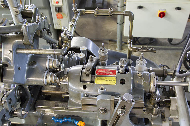 Vue plongeante sur la poupée mobile et le système de lubrification. © Jérôme Mongreville / Région Bourgogne-Franche-Comté, Inventaire du patrimoine - 2014