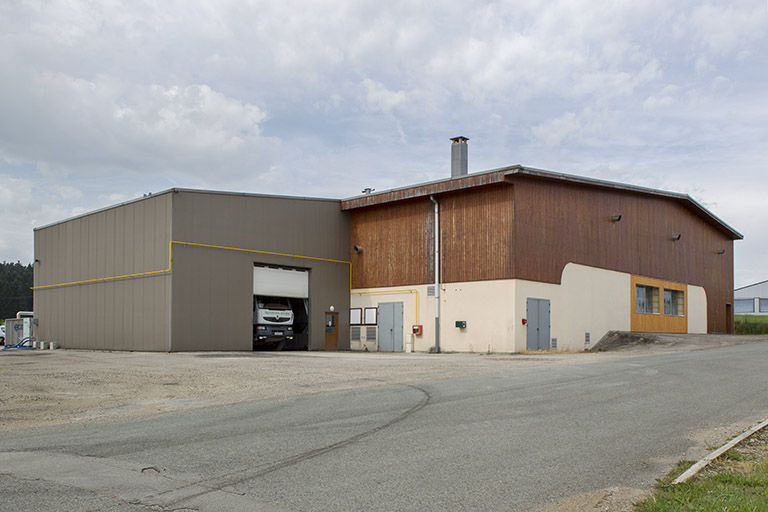 Façade antérieure, de trois quarts gauche. © Sonia Dourlot / Région Bourgogne-Franche-Comté, Inventaire du patrimoine - 2014