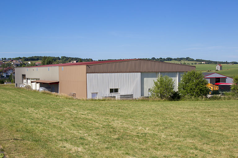 Vue d'ensemble, depuis le sud-ouest. © Sonia Dourlot / Région Bourgogne-Franche-Comté, Inventaire du patrimoine - 2014