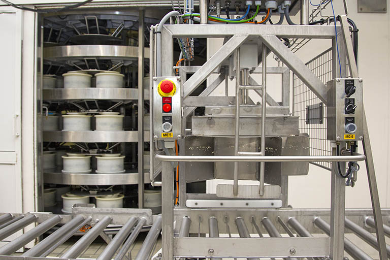 Fabrication du morbier : presse à découper. © Sonia Dourlot / Région Bourgogne-Franche-Comté, Inventaire du patrimoine - 2014