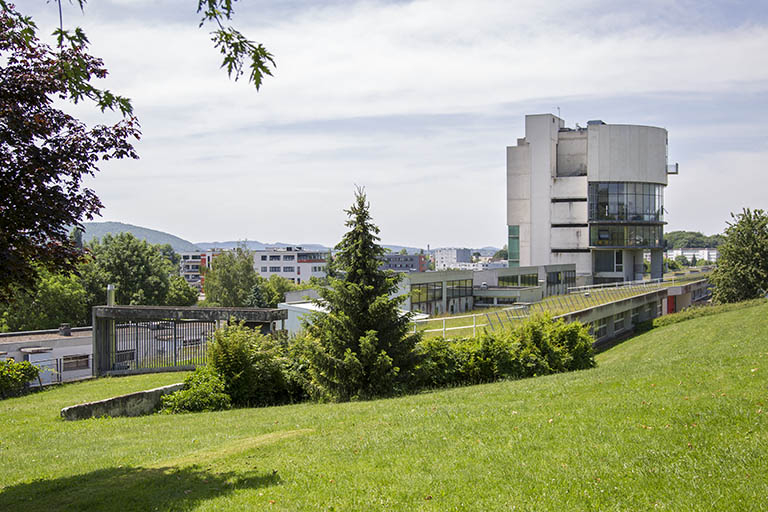 Vue d'ensemble des façades postérieures depuis le nord-est. © Sonia Dourlot / Région Bourgogne-Franche-Comté, Inventaire du patrimoine - 2014