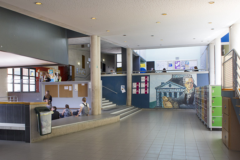 Dans le hall d'entrée. © Sonia Dourlot / Région Bourgogne-Franche-Comté, Inventaire du patrimoine - 2014
