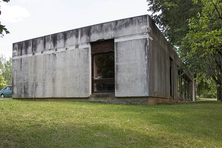 Angle nord-ouest de l'administration, pignon nord et façade postérieure. © Sonia Dourlot / Région Bourgogne-Franche-Comté, Inventaire du patrimoine - 2014