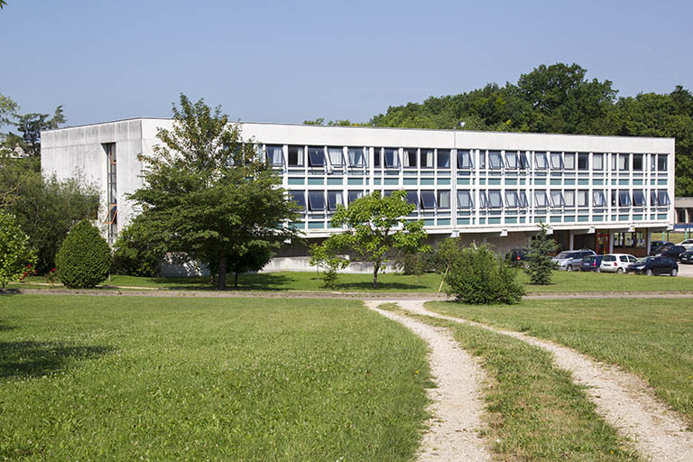 Pignon sud et façade antérieure - est - de l'externat. © Sonia Dourlot / Région Bourgogne-Franche-Comté, Inventaire du patrimoine - 2014