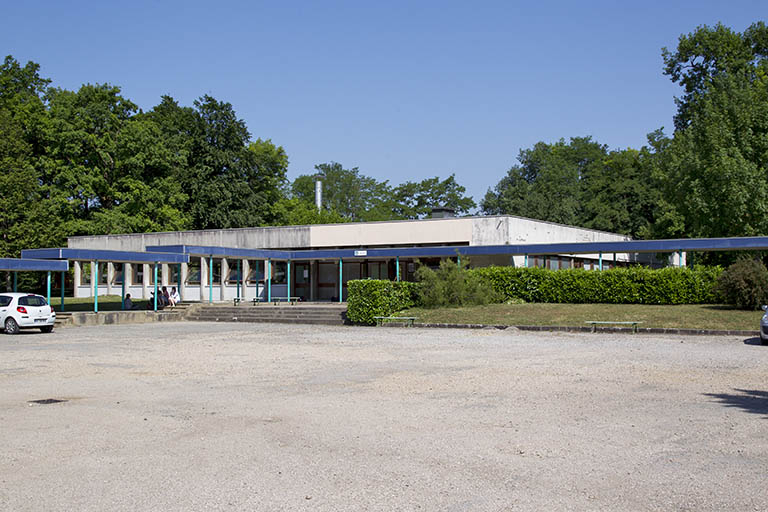 Façade sud de la cantine. © Sonia Dourlot / Région Bourgogne-Franche-Comté, Inventaire du patrimoine - 2014