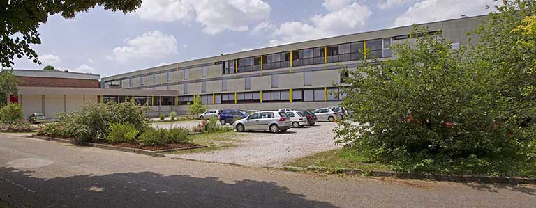 Façade orientale du bâtiment d'internat de garçons et d'externat. © Sonia Dourlot / Région Bourgogne-Franche-Comté, Inventaire du patrimoine - 2014