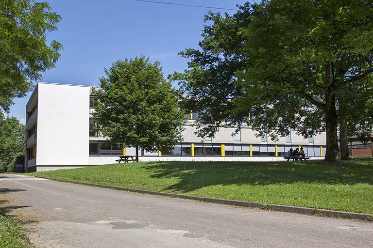 Façade ouest de l'internat de garçons - externat et kiosque. © Sonia Dourlot / Région Bourgogne-Franche-Comté, Inventaire du patrimoine - 2014