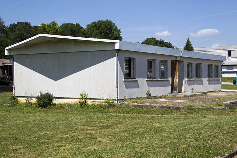 Pignon ouest et façade sud des salles des classes préparatoires. © Sonia Dourlot / Région Bourgogne-Franche-Comté, Inventaire du patrimoine - 2014