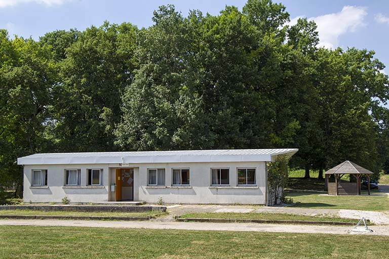 Façade sud des salles des classes préparatoires. © Sonia Dourlot / Région Bourgogne-Franche-Comté, Inventaire du patrimoine - 2014