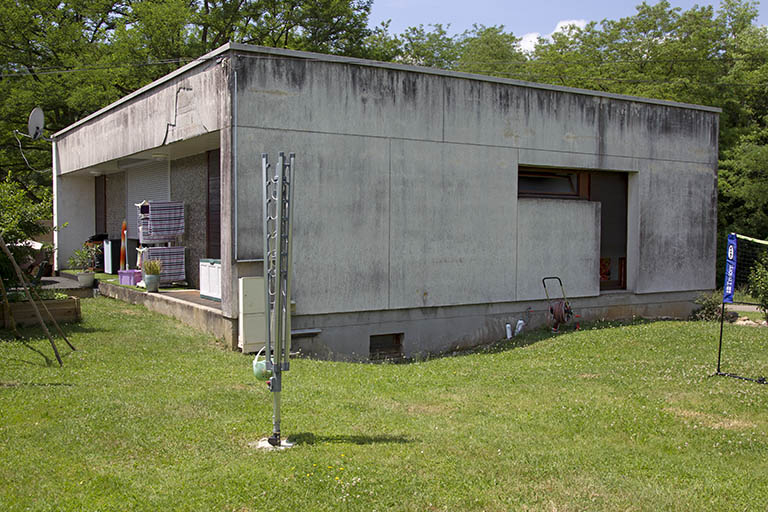 Angle sud-est, pignon est, façade postérieure - sud -  d'un logement individuel au nord-ouest. © Sonia Dourlot / Région Bourgogne-Franche-Comté, Inventaire du patrimoine - 2014